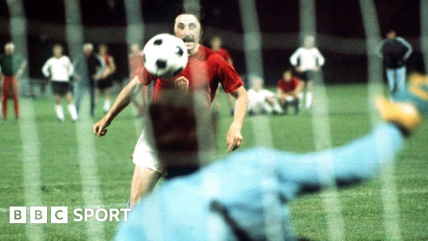 Antonin Panenka playing for Czechoslovakia at Euro 1980