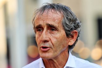 Crachats, menaces de mort: Alain Prost
contraint de quitter la France