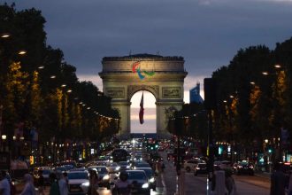 Insolite: Un ultra-traileur court 100
km… sur les Champs-Élysées