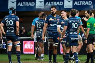 Top 14 - "J'ai rarement vu un KO comme ça" : Sam James évacué à l'hôpital, Nolann Le Garrec sous le choc