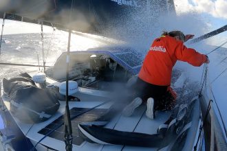 Vendée Globe, une concurrente en pleine
détresse