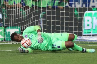 Auxerre - PSG : le héros Donovan Léon raconte son immense performance