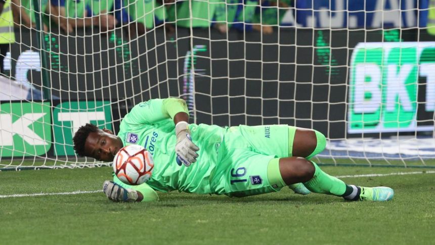 Auxerre - PSG : le héros Donovan Léon raconte son immense performance