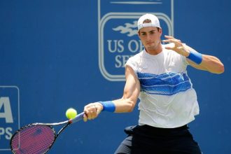 Isner révèle le test antidopage le plus improbable qu’il a vécu : « On m’a suivi dans les toilettes d’un aéroport »