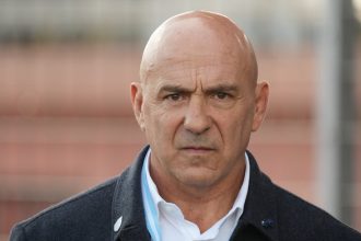 Transferts / Top 14 – Le Racing 92 annonce le départ de Laurent Travers, Arnaud Tourtoulou nommé président