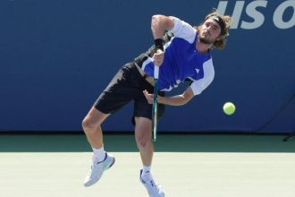 Apostolos Tsitsipas réagit à une vidéo partagée par son fils sur les parents narcissiques