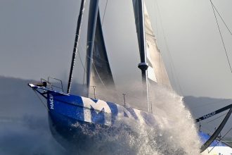 Coup de tonnerre en tête du Vendée
Globe !