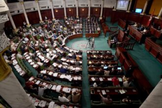 La Tunisie Face à un Déficit Budgétaire Croissant : Comment Réagira le Parlement ?